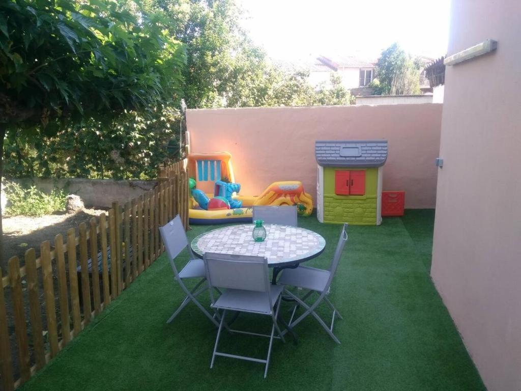Appartement 60M2 Rdc Avec Jardin Saint-Genis-des-Fontaines Exterior photo